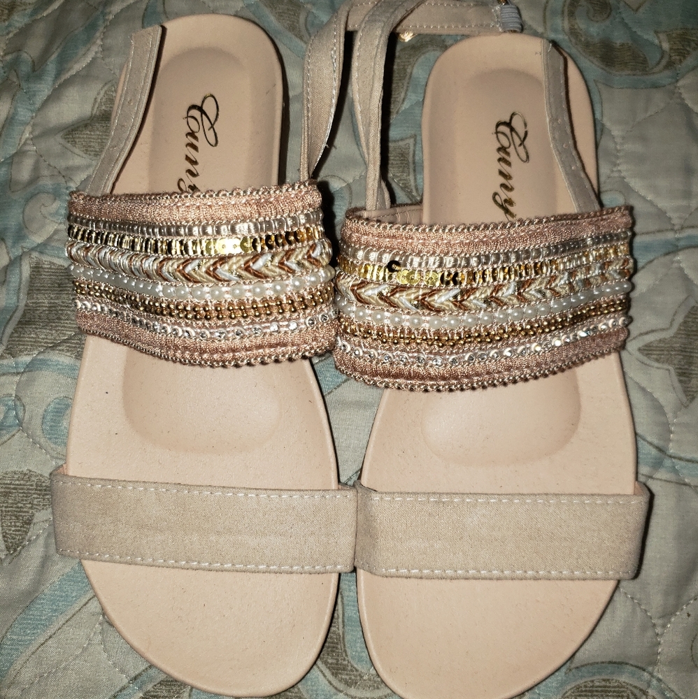 EVERYTHING ON SALE ❣️❣️ Brand new Mauve color sandals